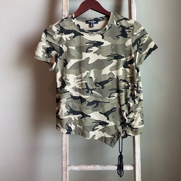 NWOT Camouflage lace up T-shirt Size M - Picture 1 of 7
